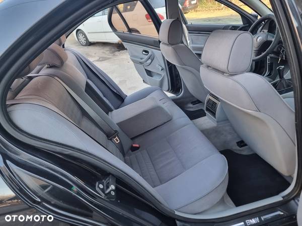 BMW Seria 5 520i - 22