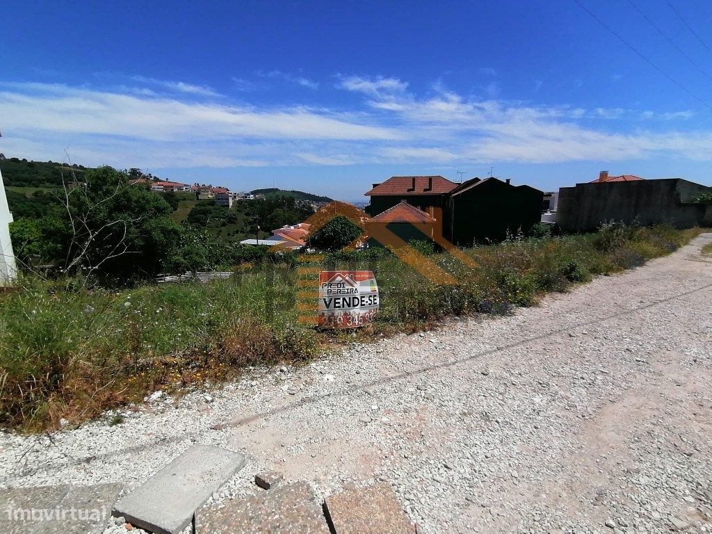 Terreno Urbano situado no Bairro dos Carrascais, em Caneças.