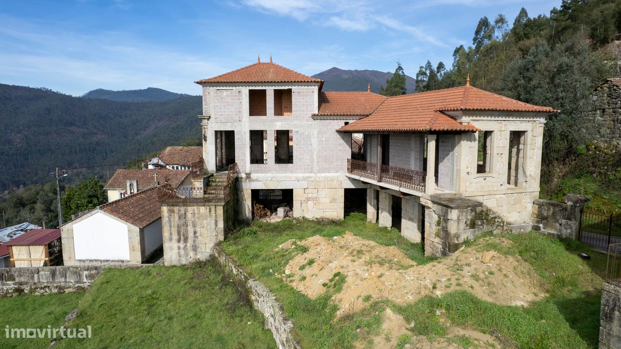 Casa Senhorial em Paredes, São Pedro do Sul, com uma área bruta de 340