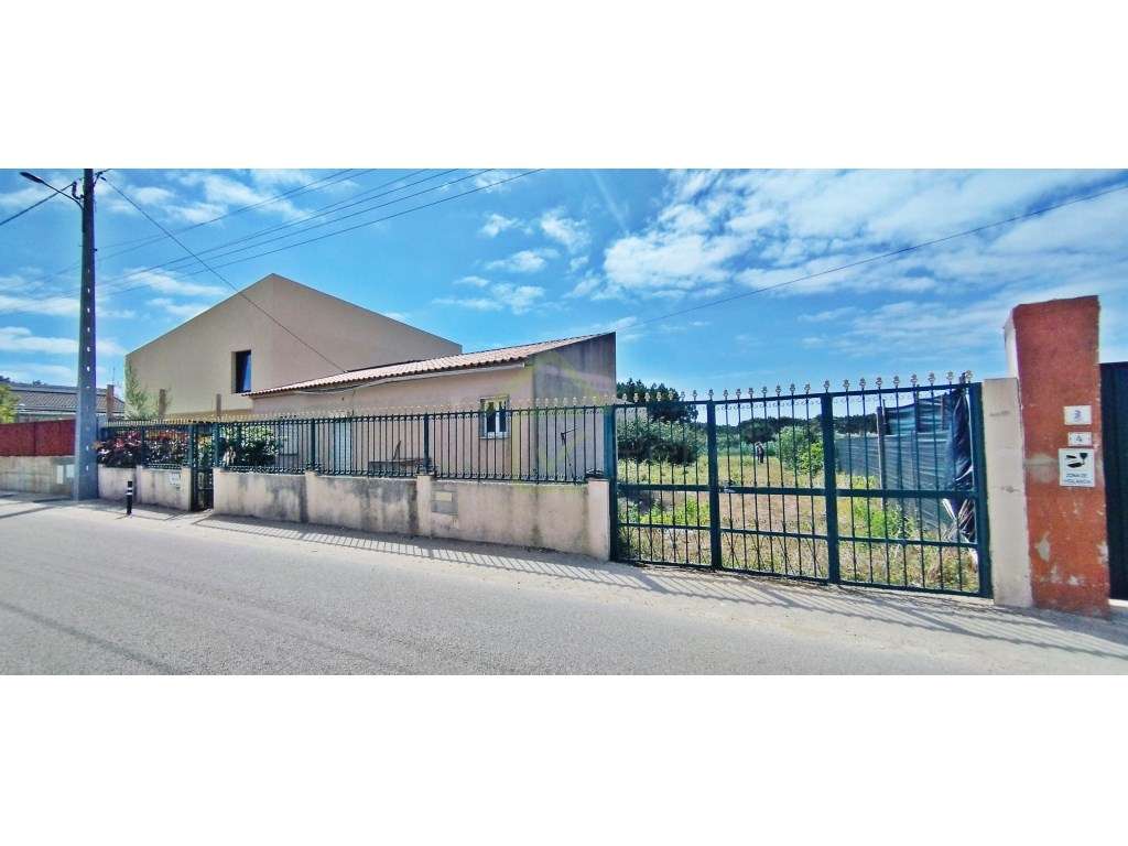 Casa térrea inserida em terreno com 1590 m2, junto às Praias - Grande imagem: 4/9