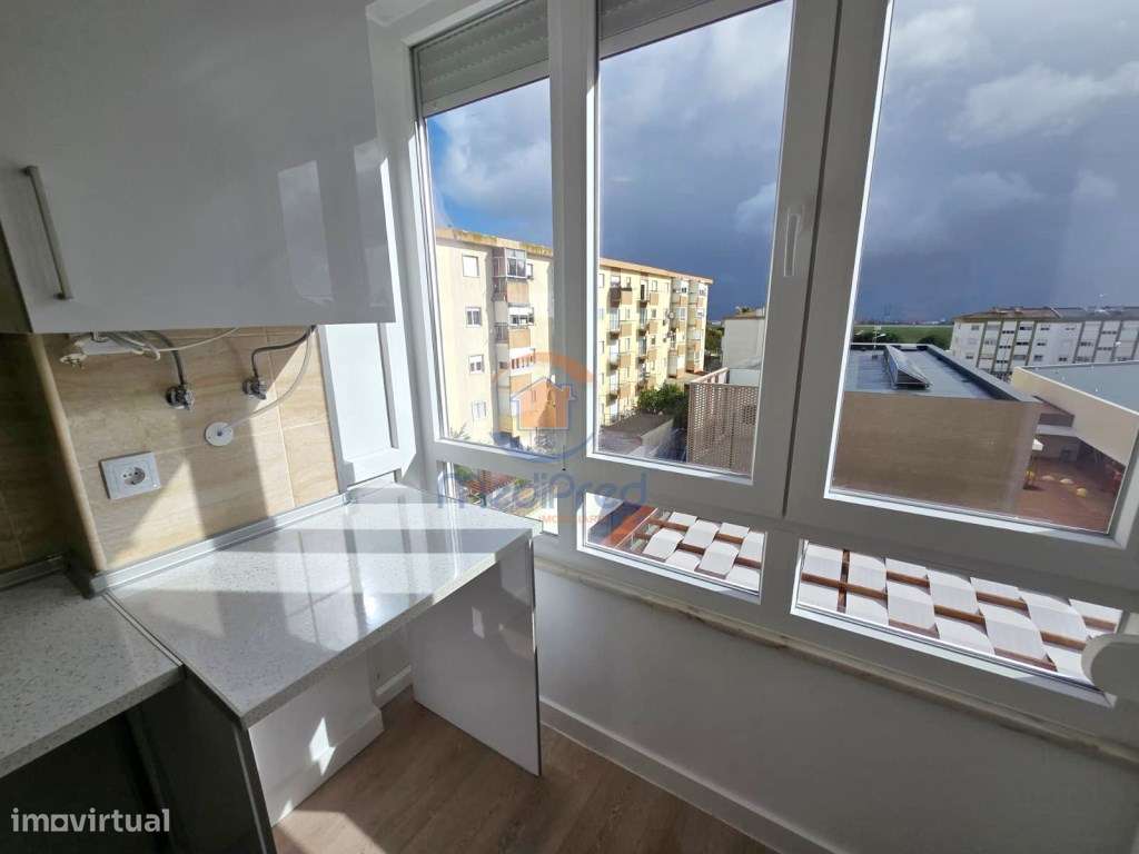 Apartamento T3 Totalmente Remodelado | Camarate, Loures-9