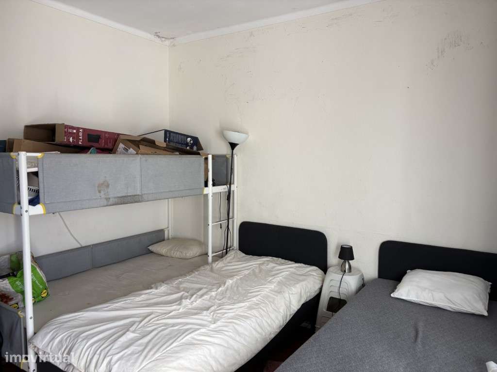 Vendese Quinta com Casa T4, Adega, Lagar e Terreno com Árvores de F...-16