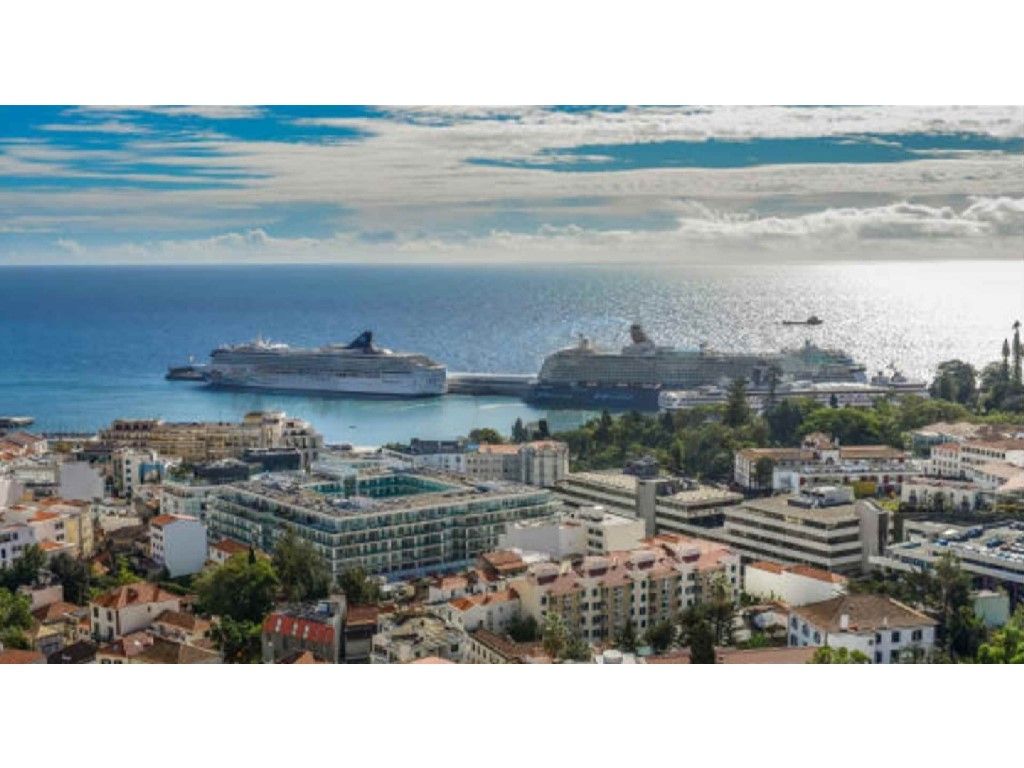 Apartamento na Ilha da Madeira em condomínio com piscina