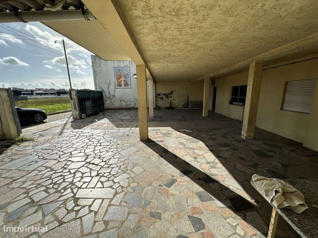 Moradia Bi Familiar / 2 Andares Moradia com logradouro-11