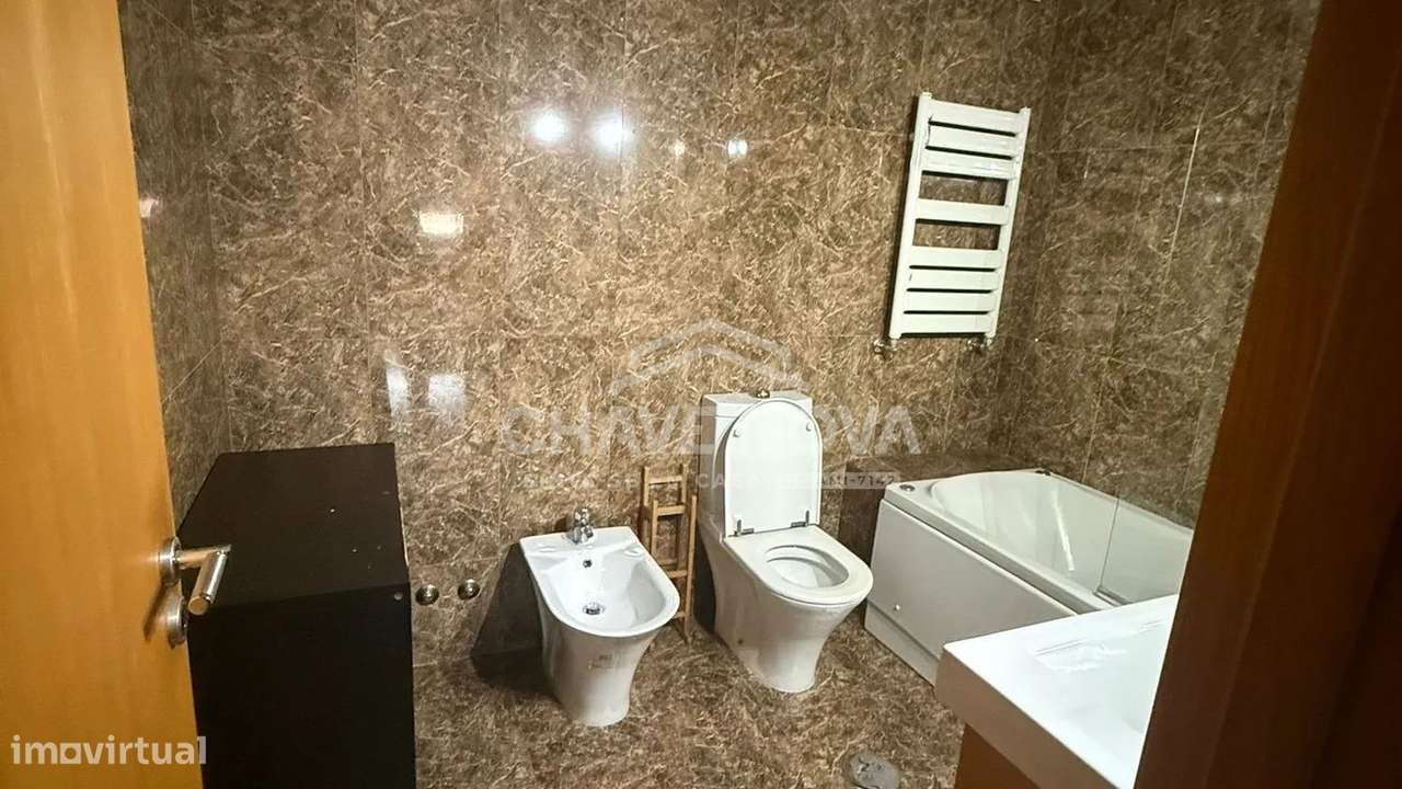 Apartamento T2 com garagem Box em Espinho (250m praia)-17