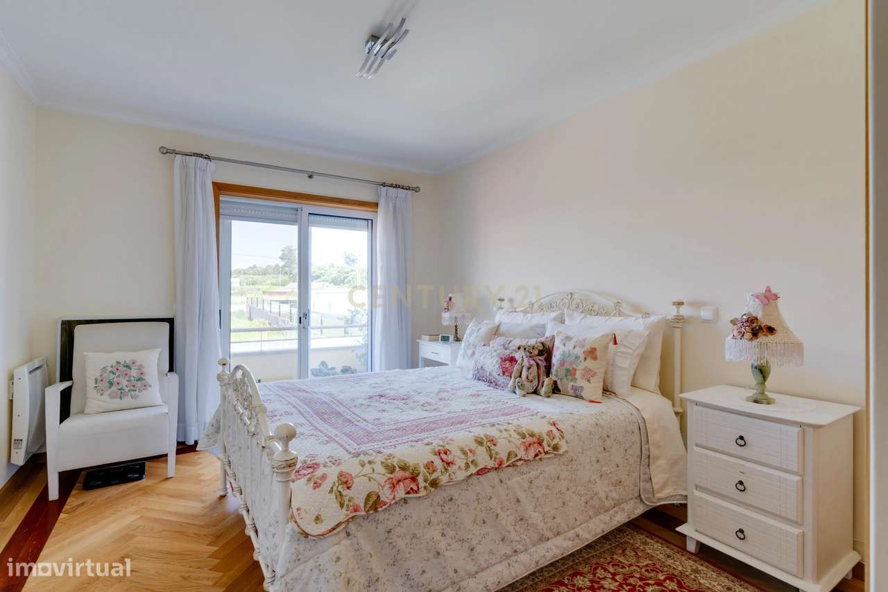 Moradia T3, Águas-furtadas + Cave com possibilidade +T1-2