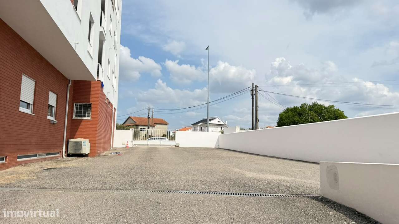 Garagem Fechada c/22 m² | Centro Rio Maior | Excelente Acessibilidade-5