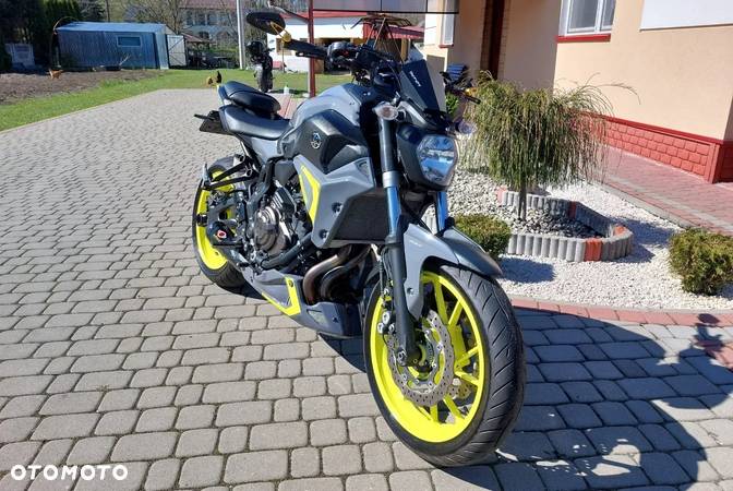 Yamaha MT - 7