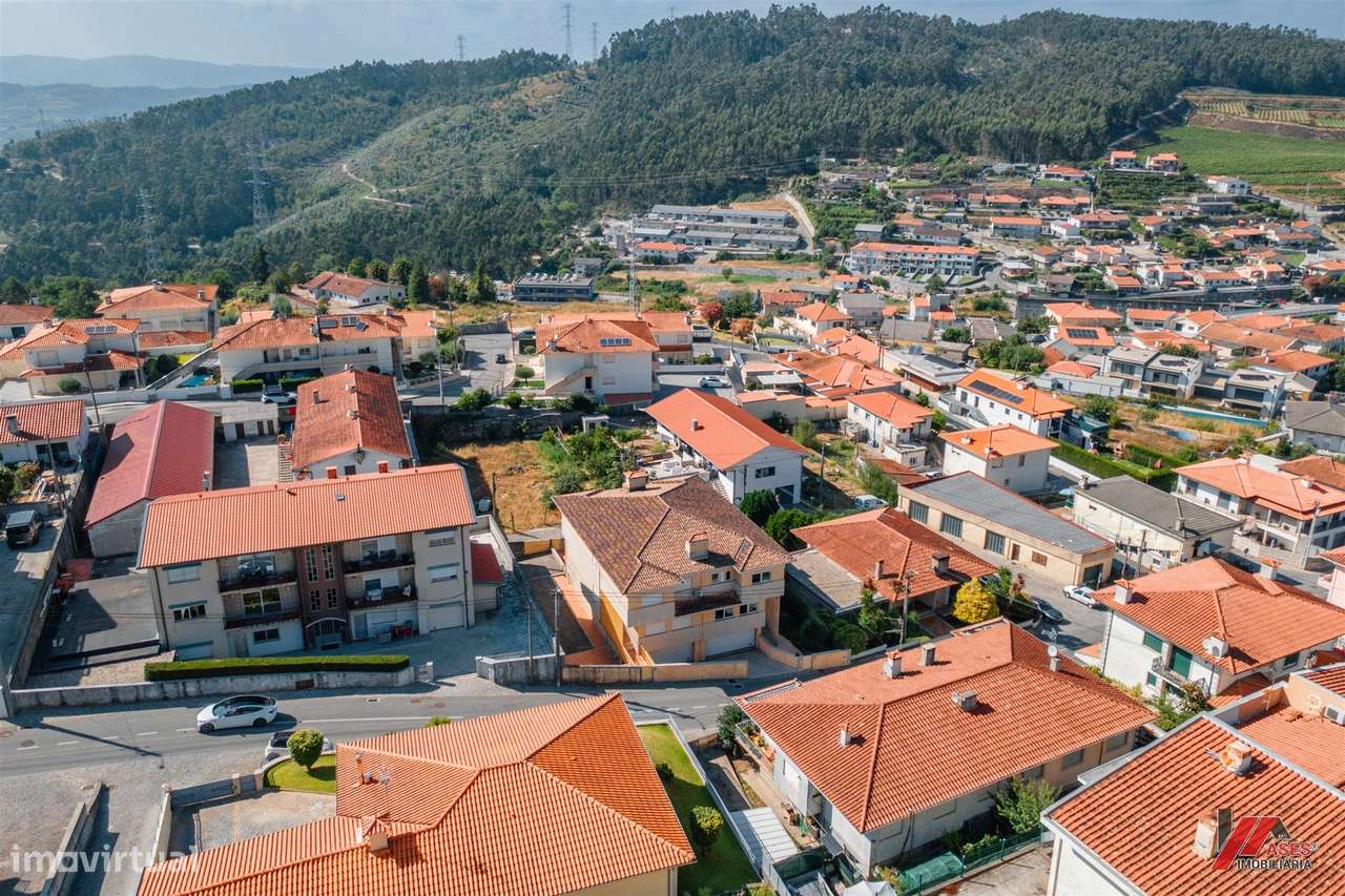 MORADIA T3 COM ÓTIMAS ÁREAS E ESPAÇO PARA NEGÓCIO PRÓPRIO!-21