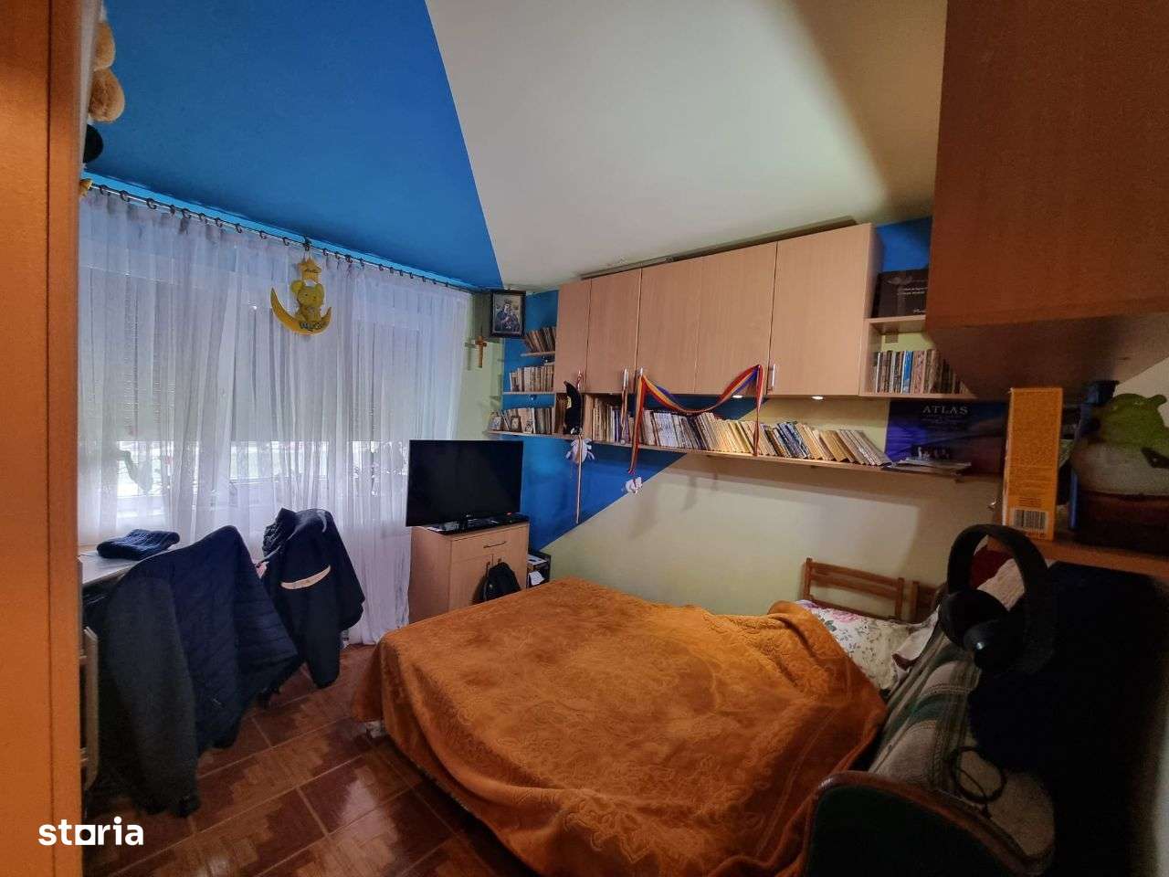 Apartament cu 3 camere in zona Podul de Piatra cu vedere la Palat - Imagine principală: 5/7