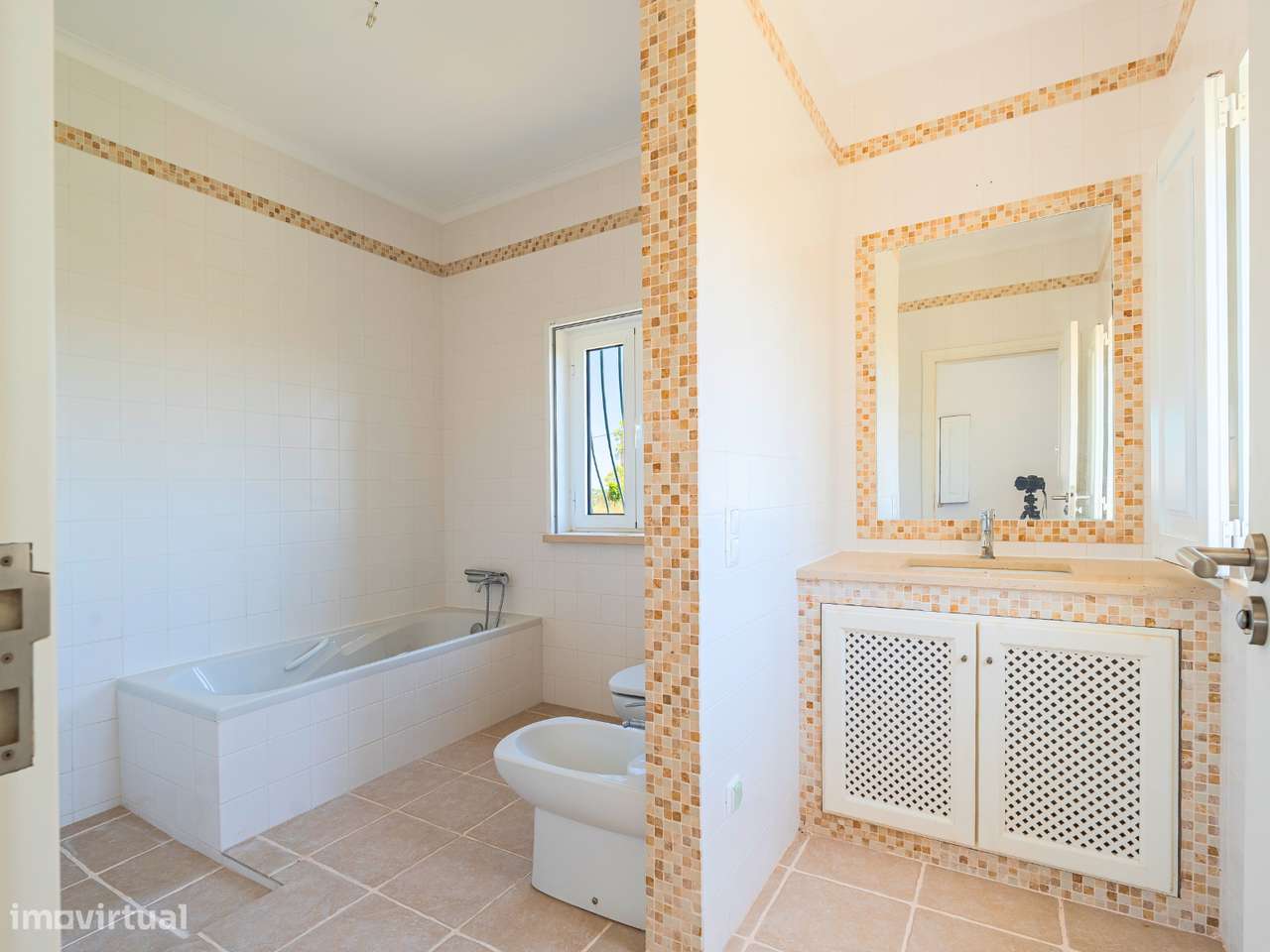 Moradia T4 inserida em propriedade com 9.680 m²-31