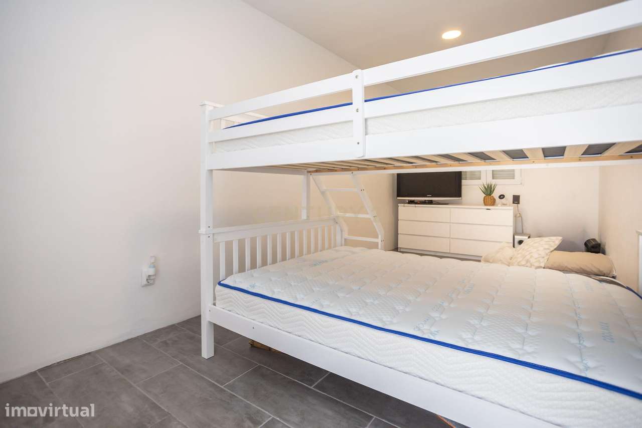 Moradia T2 Renovada com Quintal e Jardim – O Refúgio Ideal para Viver-11