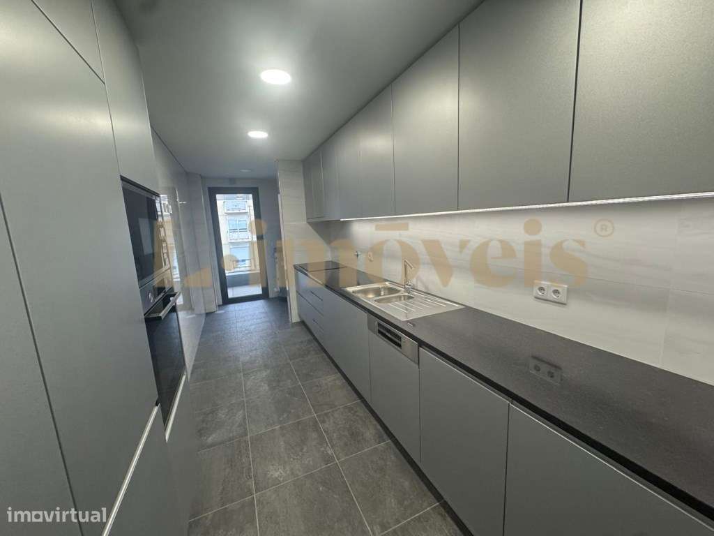 APARTAMENTO T3, NOVO, JUNTO Á BOAVISTA, PORTO-2
