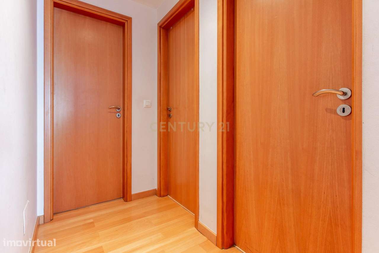 Apartamento T2 em Corroios, Seixal - Oportunidade Única!-9