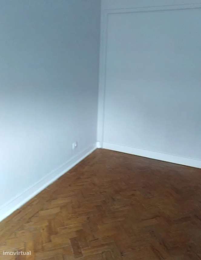 Excelente Apartamento de 4 assoalhadas sito nas Avenidas Novas-12