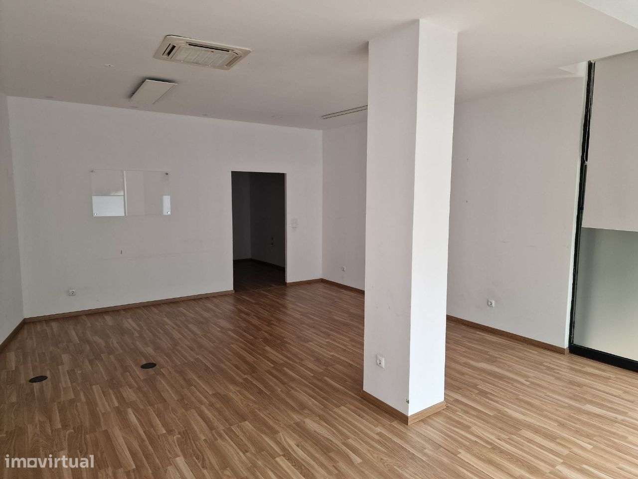 Loja com 223m2 junto á Av. da Boavista Porto-1