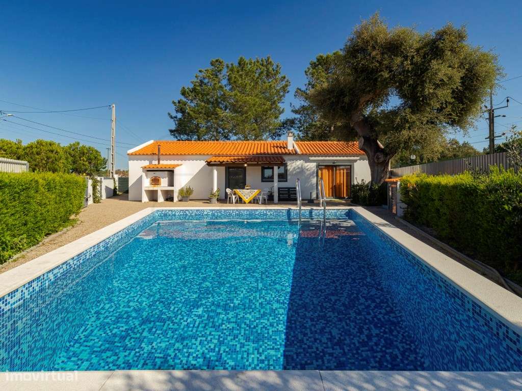 Moradia térrea com logradouro, piscina e estacionamento em Grândola-11