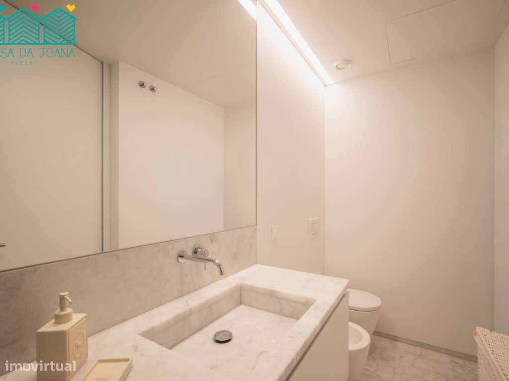 Apartamento T4 com Lugares de Garagem no Centro de Lisboa-40