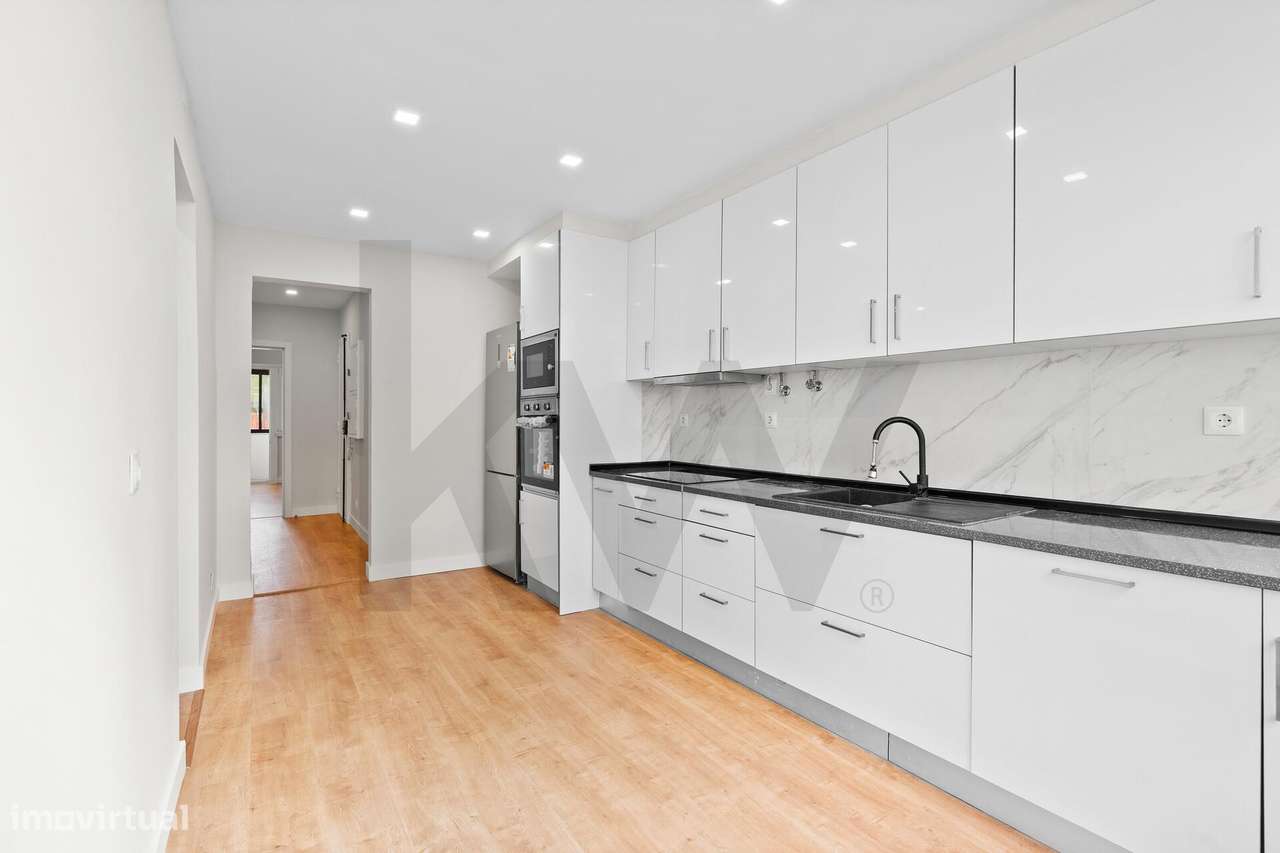 Luminoso Apartamento T2 | Atualizado e Com Varandas | Massmá, Sintra - Grande imagem: 4/27