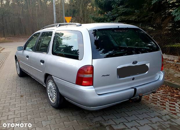 Ford Mondeo 2.0 CLX - 4