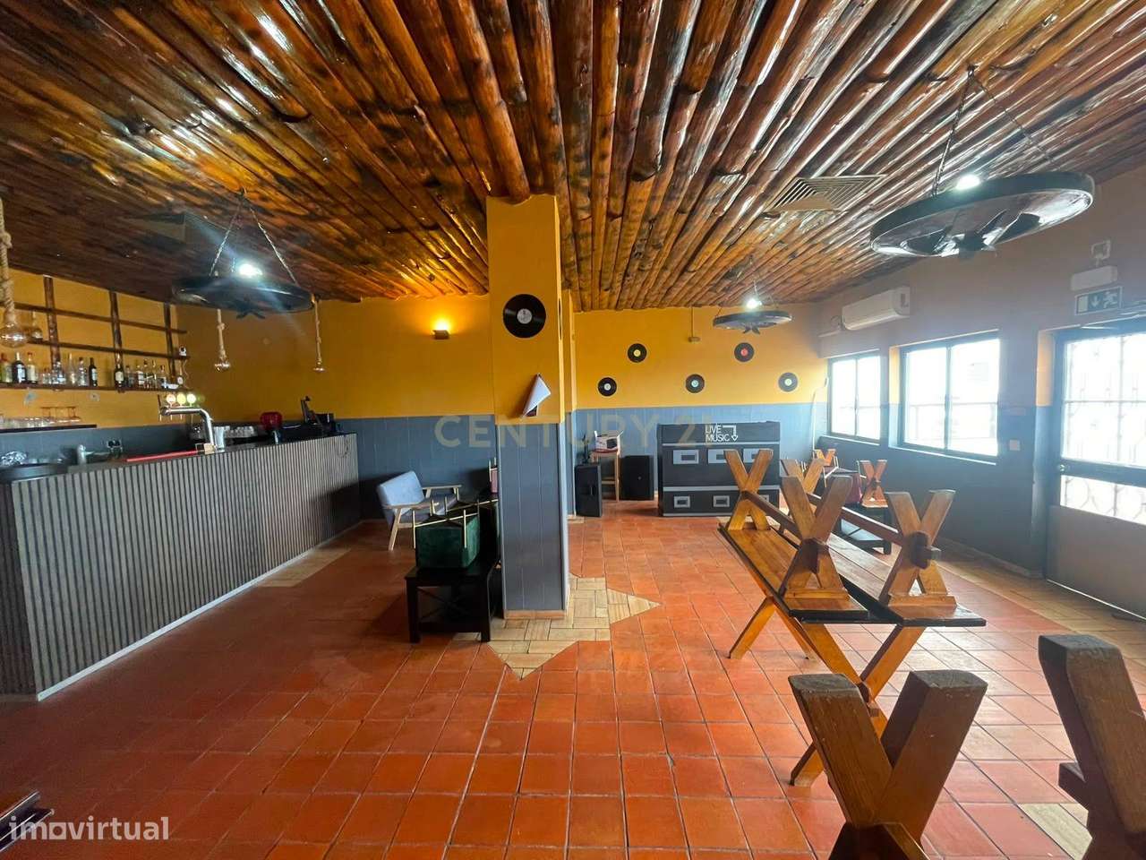 Oportunidade de Negócio — Bar/Restaurante no Centro de Santa Cruz das-12