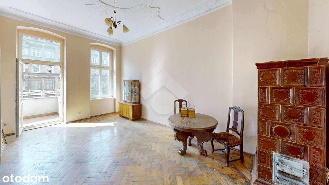 Dwustronne wysokie mieszkanie z oryginalnymi detalami-1