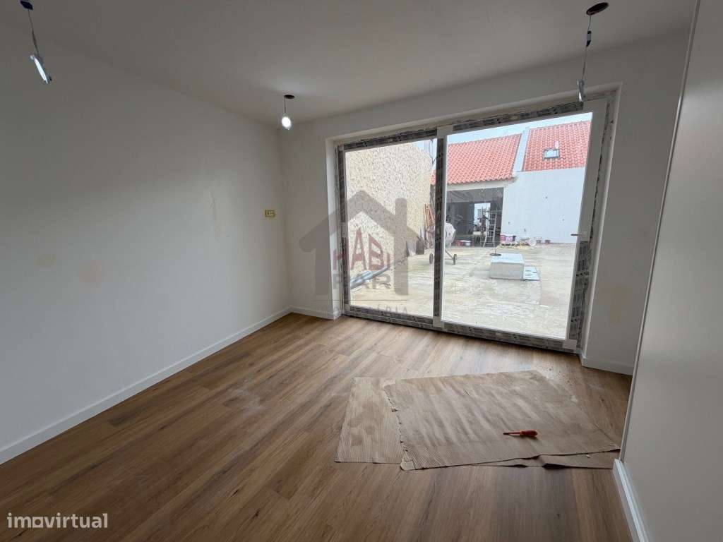 Excelente Moradia T3+1 Centro de Benavente-22