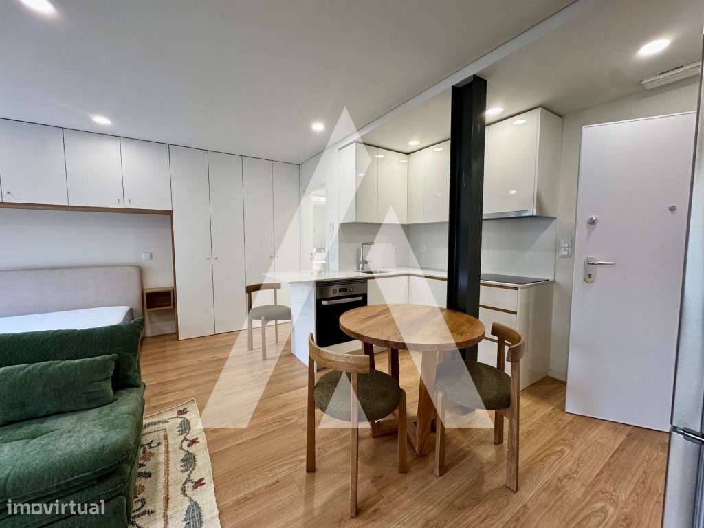 Apartamento T0 Totalmente Equipado e Mobilado no Centro do Porto - Grande imagem: 2/11