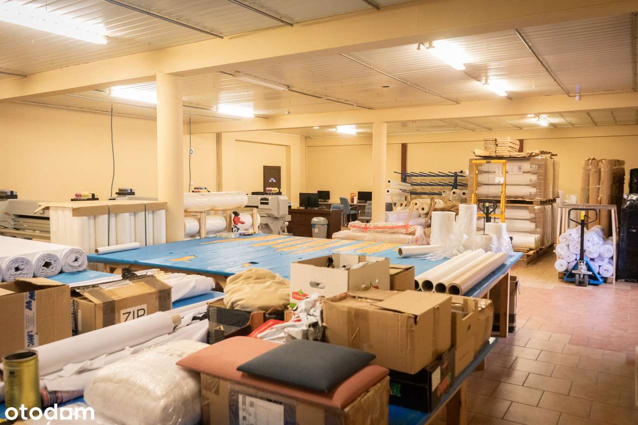 Przestrzenna hala przy ul. Podolskiej-7