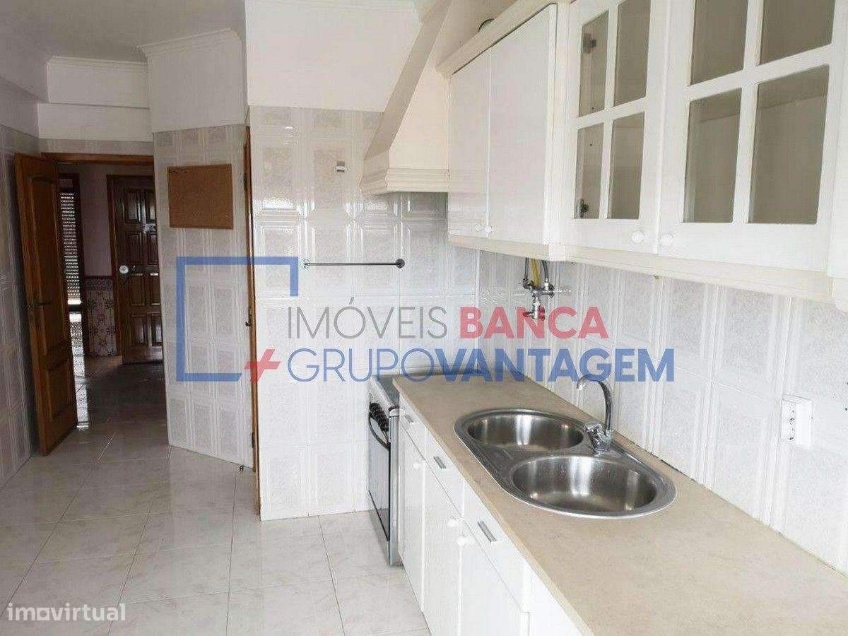 APARTAMENTO T2 BRANDOA COM GARAGEM - Grande imagem: 5/26