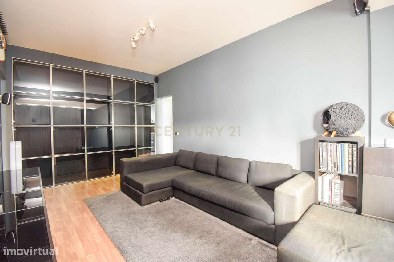 Apartamento T2 remodelado em São Domingos de Benfica – Avenida Conselh - Grande imagem: 3/23