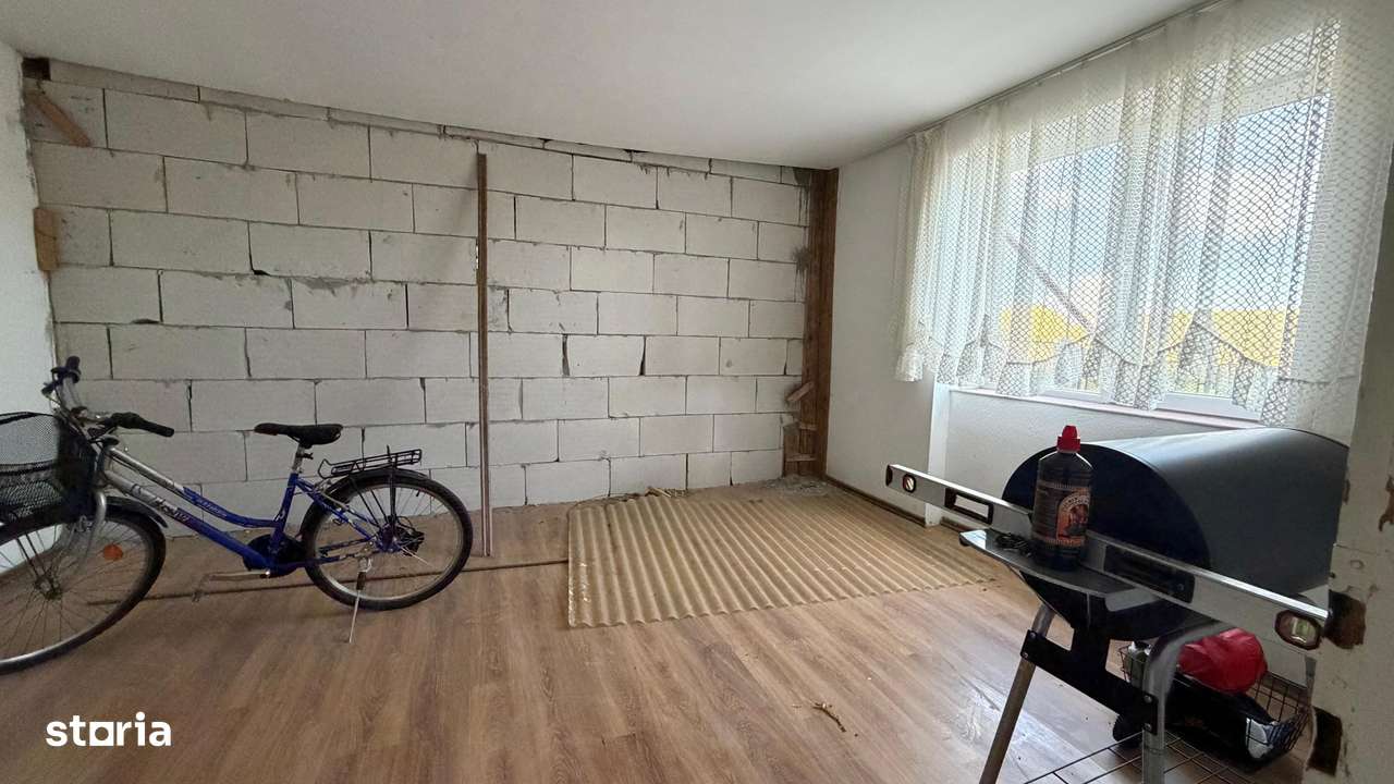 Casă de vânzare în Berveni- în curs de amenajare - Imagine principală: 4/11