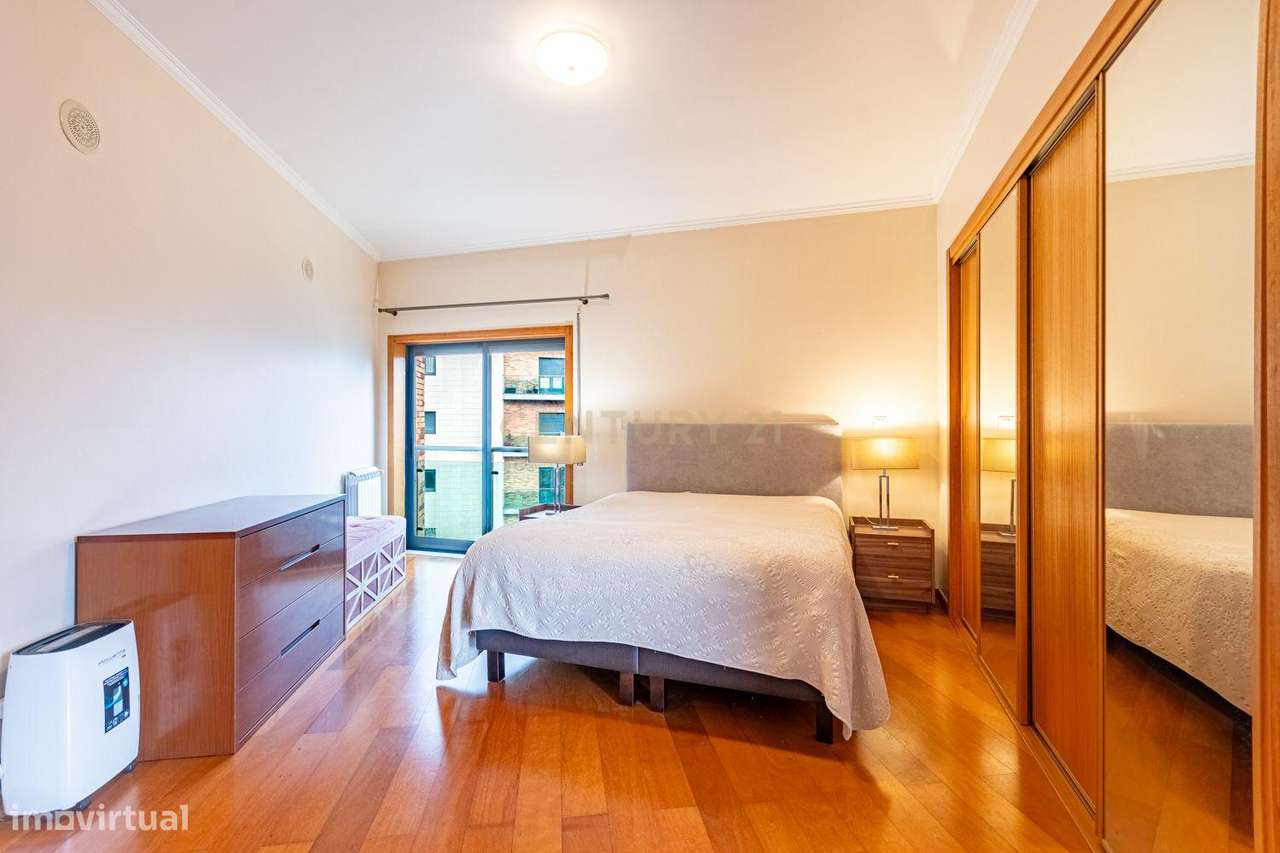 T3 com duas varandas na Rua Pulido Valente Colinas do Cruzeiro-18