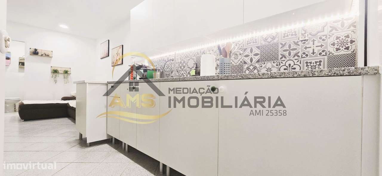 LOJA COMERCIAL/APARTAMENTO T1+1-15