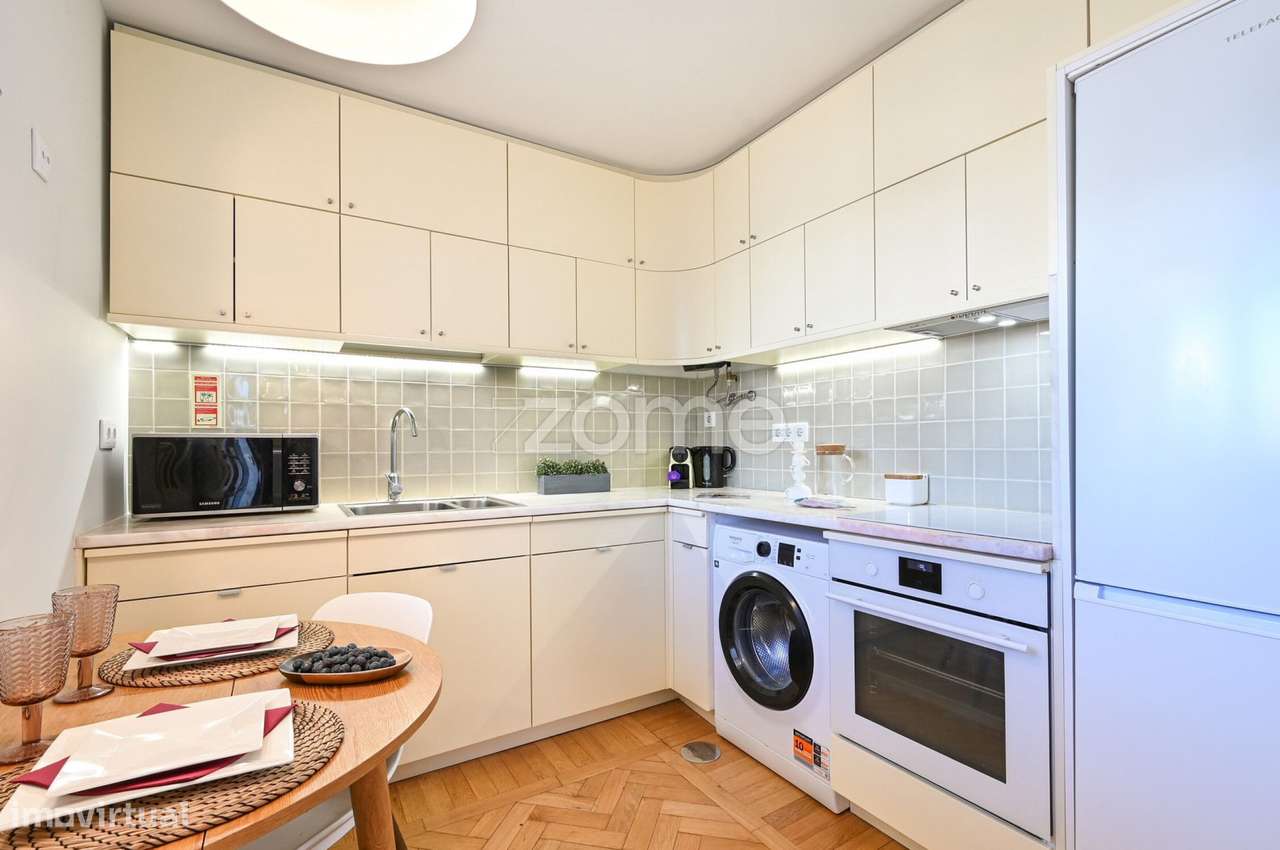 Apartamento T0 com jardim romântico, no centro histórico do Porto - Grande imagem: 1/38