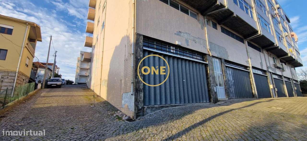 Armazém com 100 m2 de área total e pé direito de 4,5 metros em Bairro - Grande imagem: 4/15