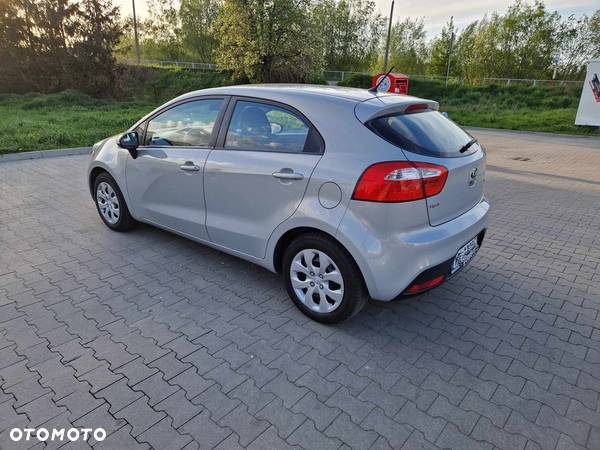 Kia Rio - 14