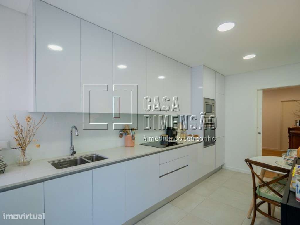 Apartamento de tipologia T2 na Serra de Carnaxide, com Garagem BOX,...-24