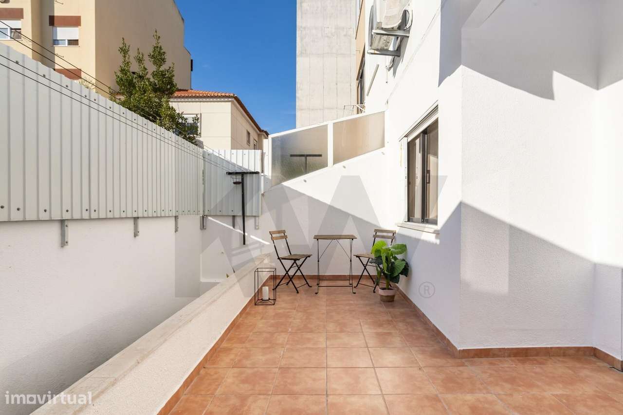 Apartamento T2 na Rua da Liberdade em Almada-29