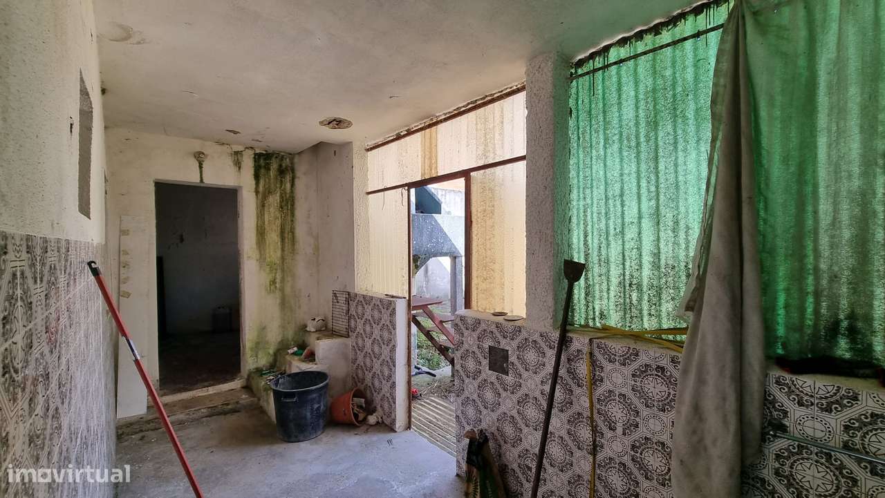 2 Moradias para remodelar com logradouro - Carvalhal Benfeito-31