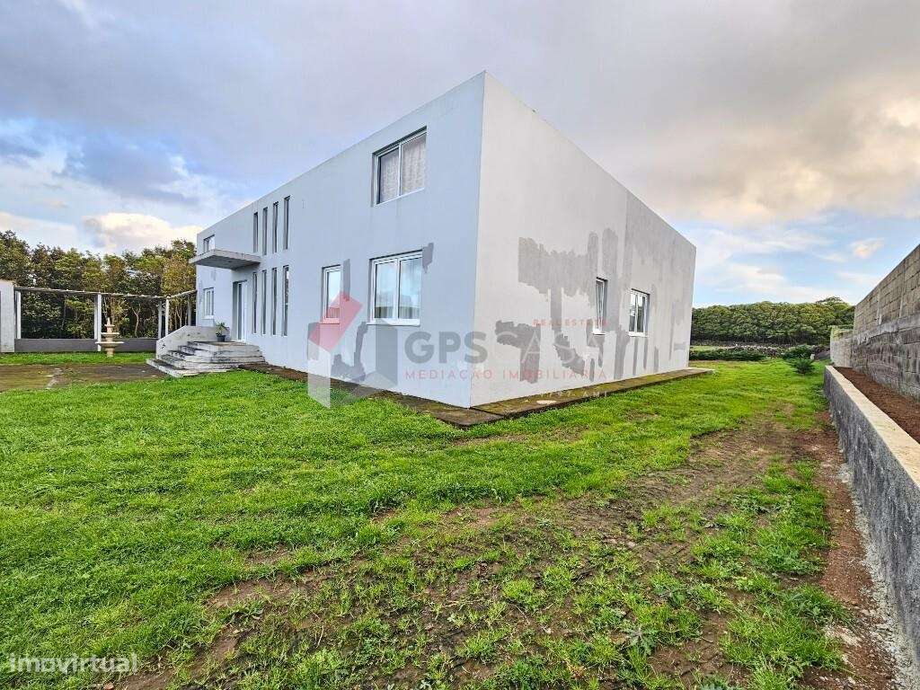 Moradia T4 com garagem – terreno de 1.936 m2-37