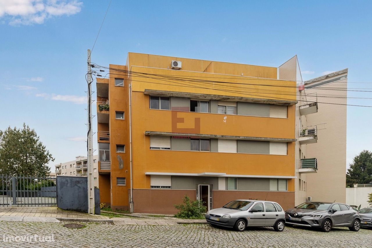 Apartamento T3 em Rio Tinto, com box fechada, a 5 minutos do metro!