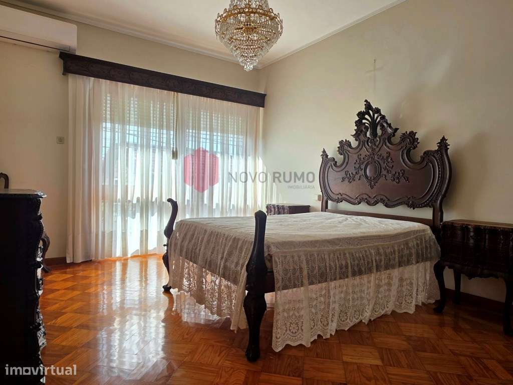 Moradia T6 de 4 frentes em Nogueira da Maia Excelente estado, áreas...-29