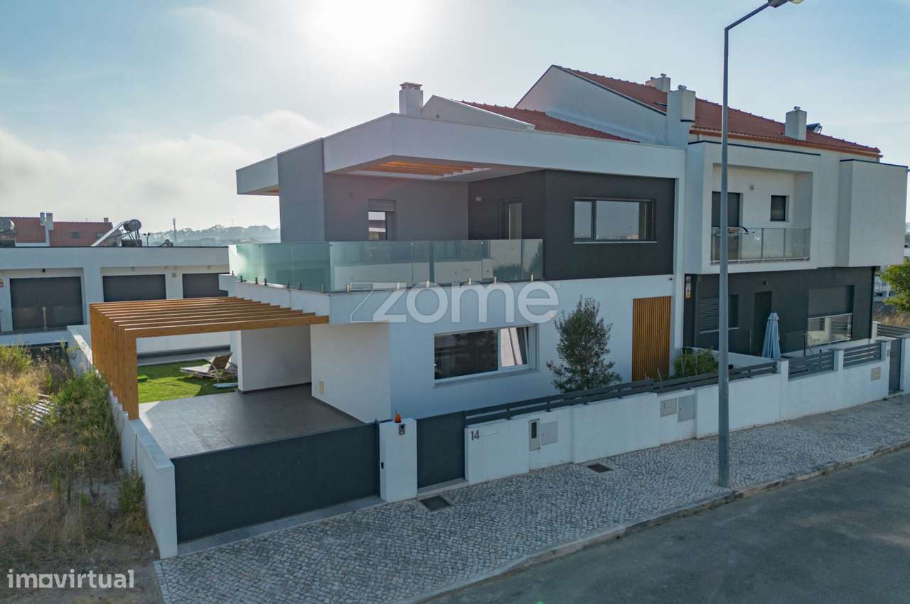 Moradia T3 com piscina na Sobreda-1