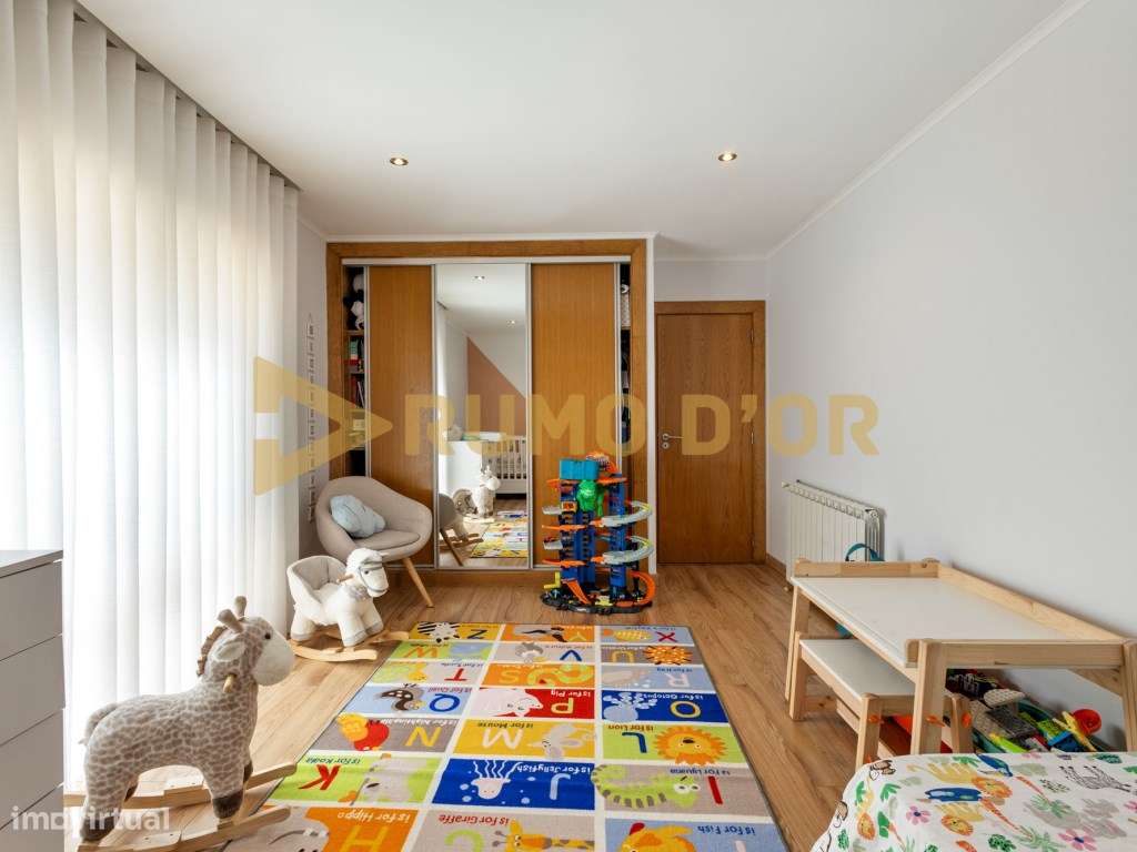 Exclusivo T3 em Condomínio Privado no Carregado com Terraço, Varand...-15