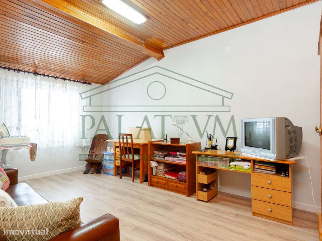 Moradia T5 centro da Charneca da Caparica-13