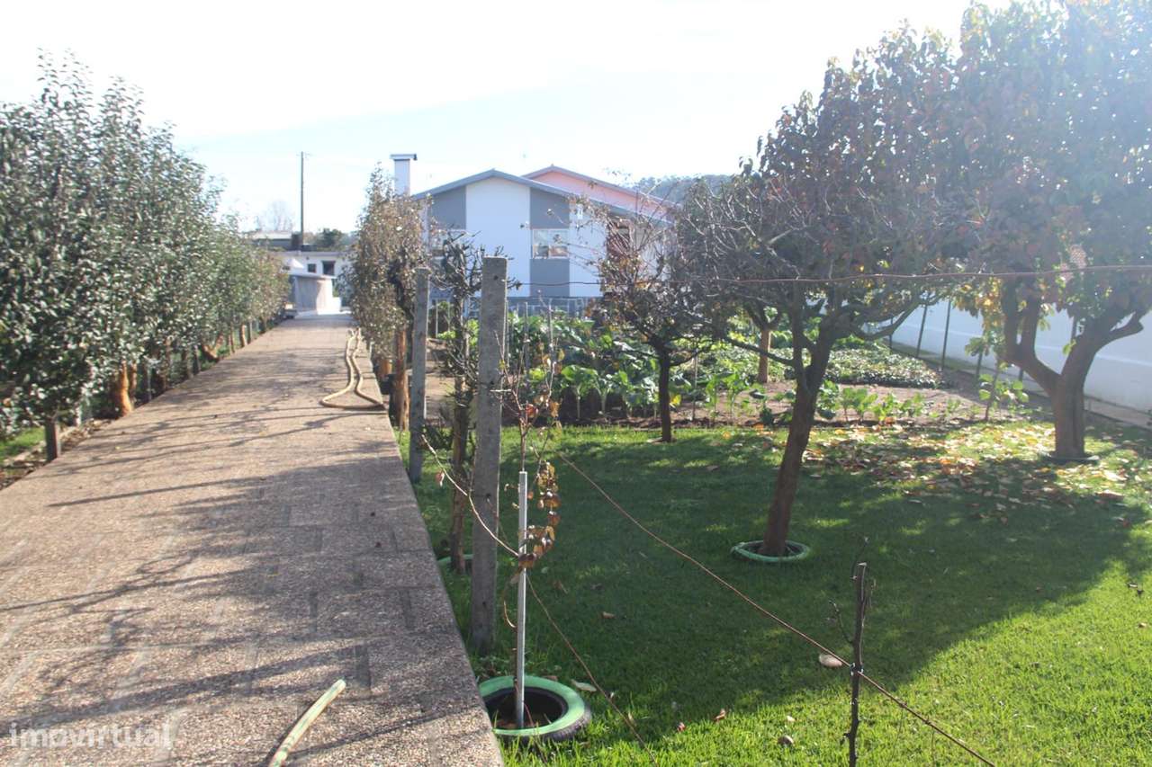 Moradia 4 Frentes lote com 980m2-22