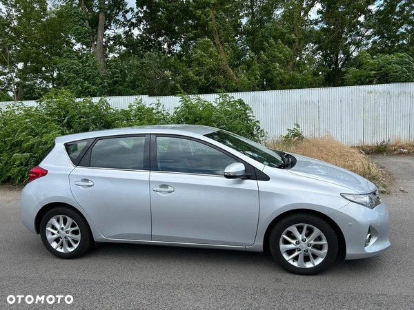 Toyota Auris 1.6 Valvematic Edition - 1