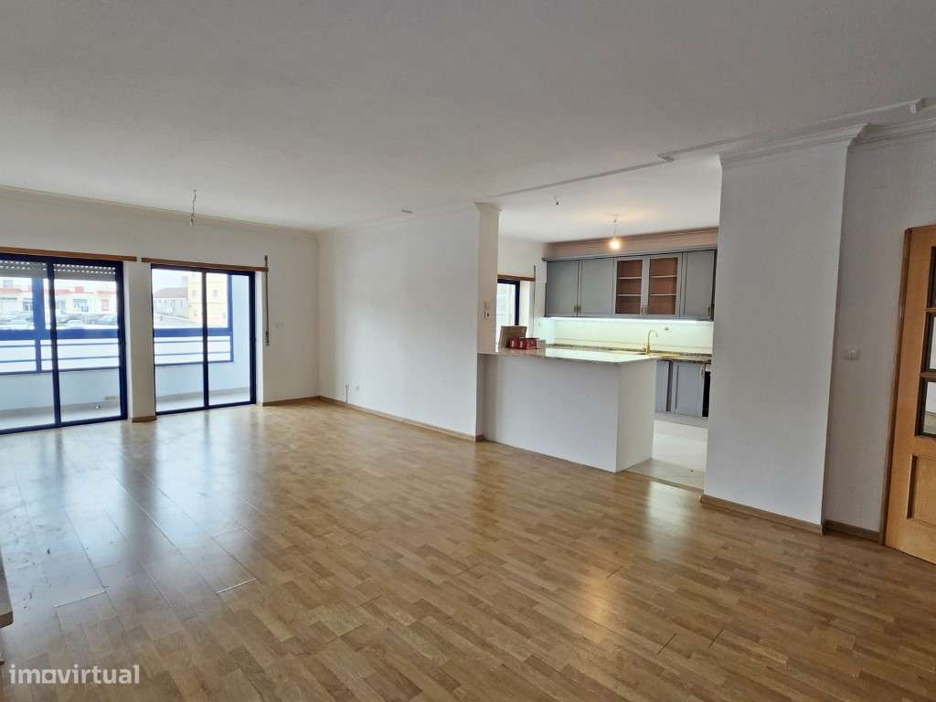 Apartamento T2 com Parqueamento e Arrecadação- Malveira Centro - Grande imagem: 2/16