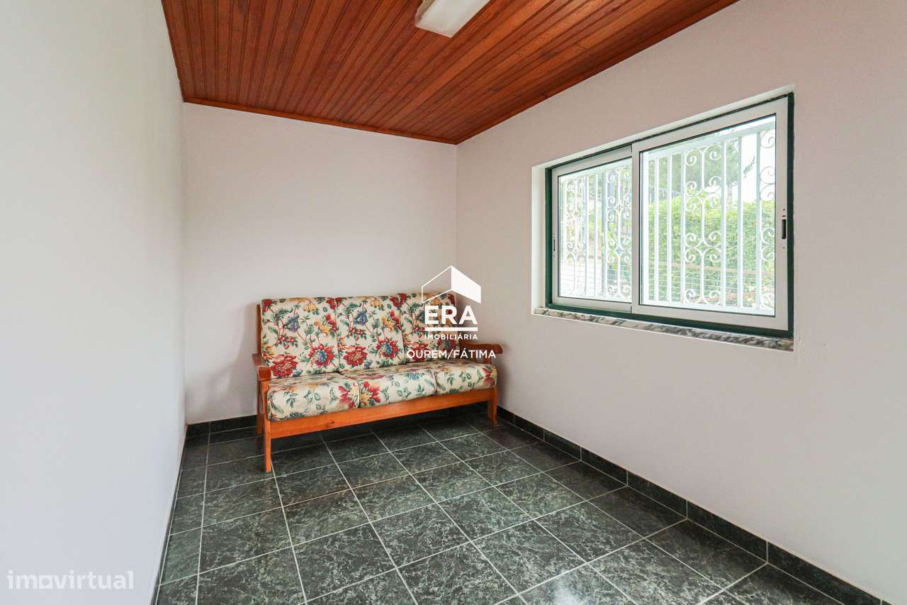 Moradia T3 localizada em Espite-7